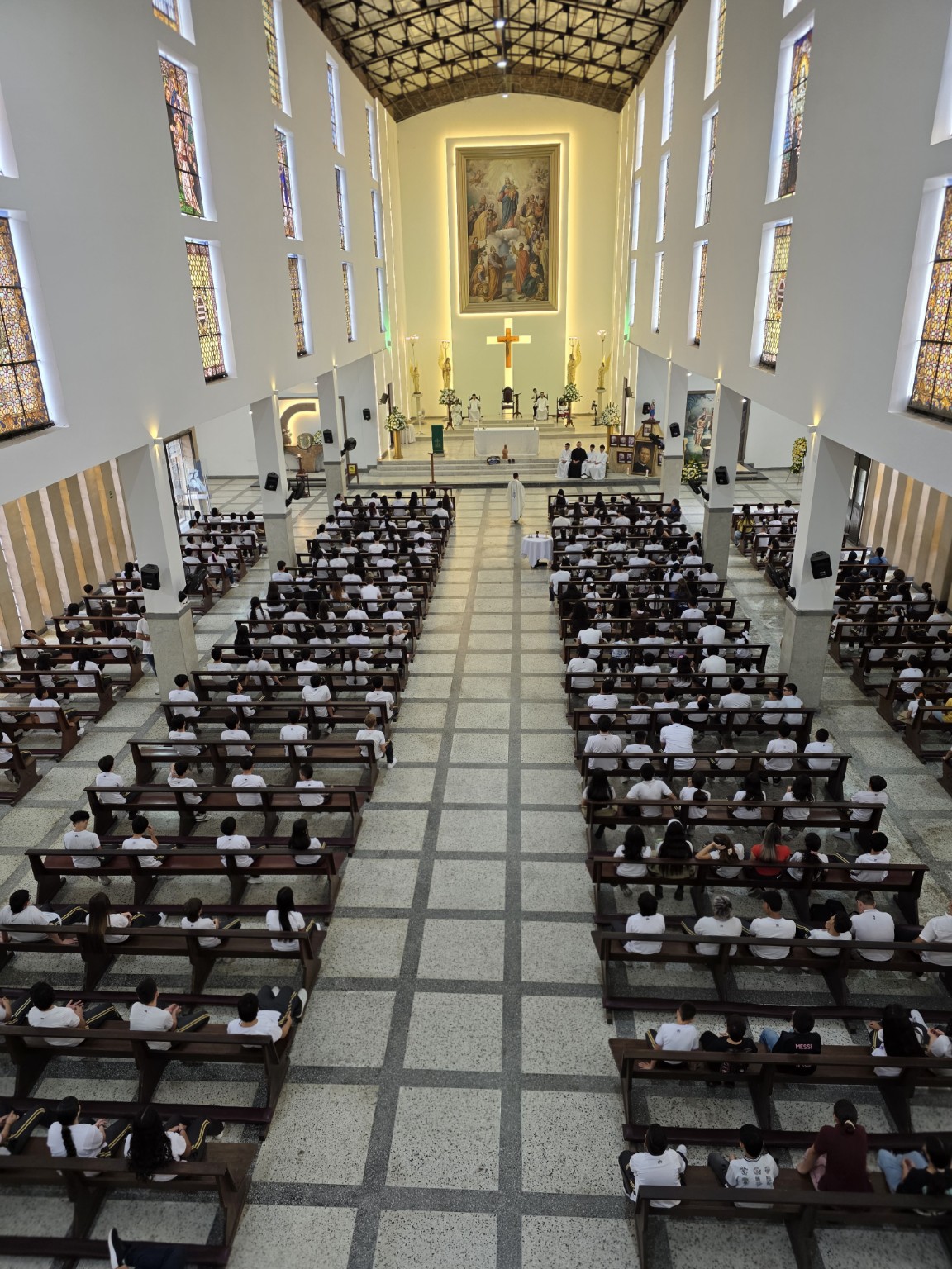 Celebración eucarística de la comunidad educativa en el templo